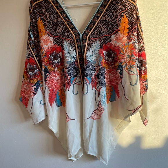 Beautiful blouse with such a unique pattern you are sure to stand out. - Picture 2 of 5